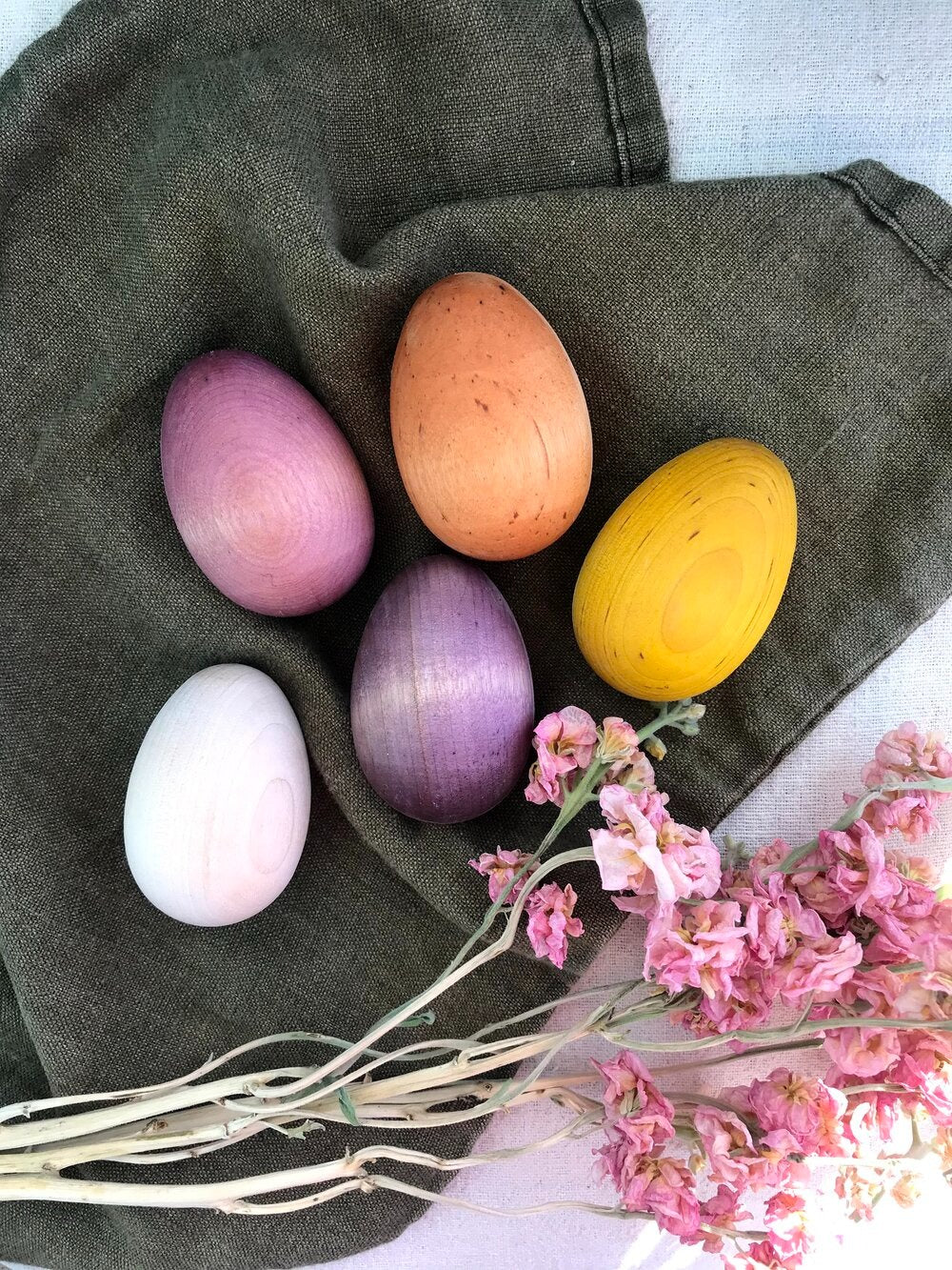 Natural Dyeing: Fresh & Wooden Eggs