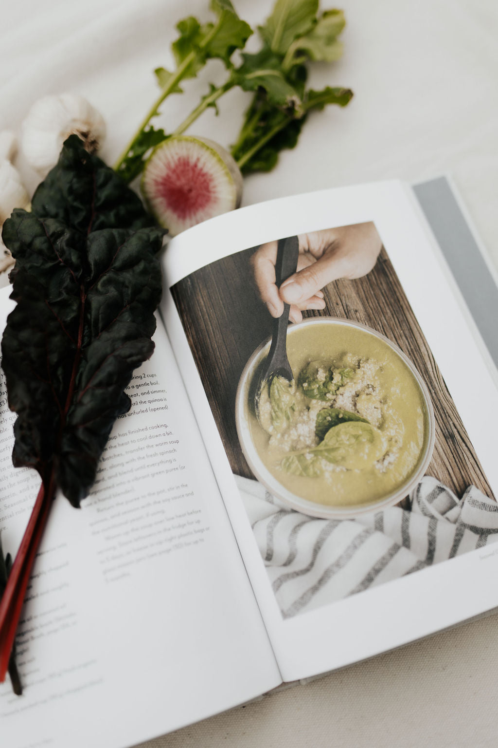 The First Forty Days: The Essential Art of Nourishing the New Mother